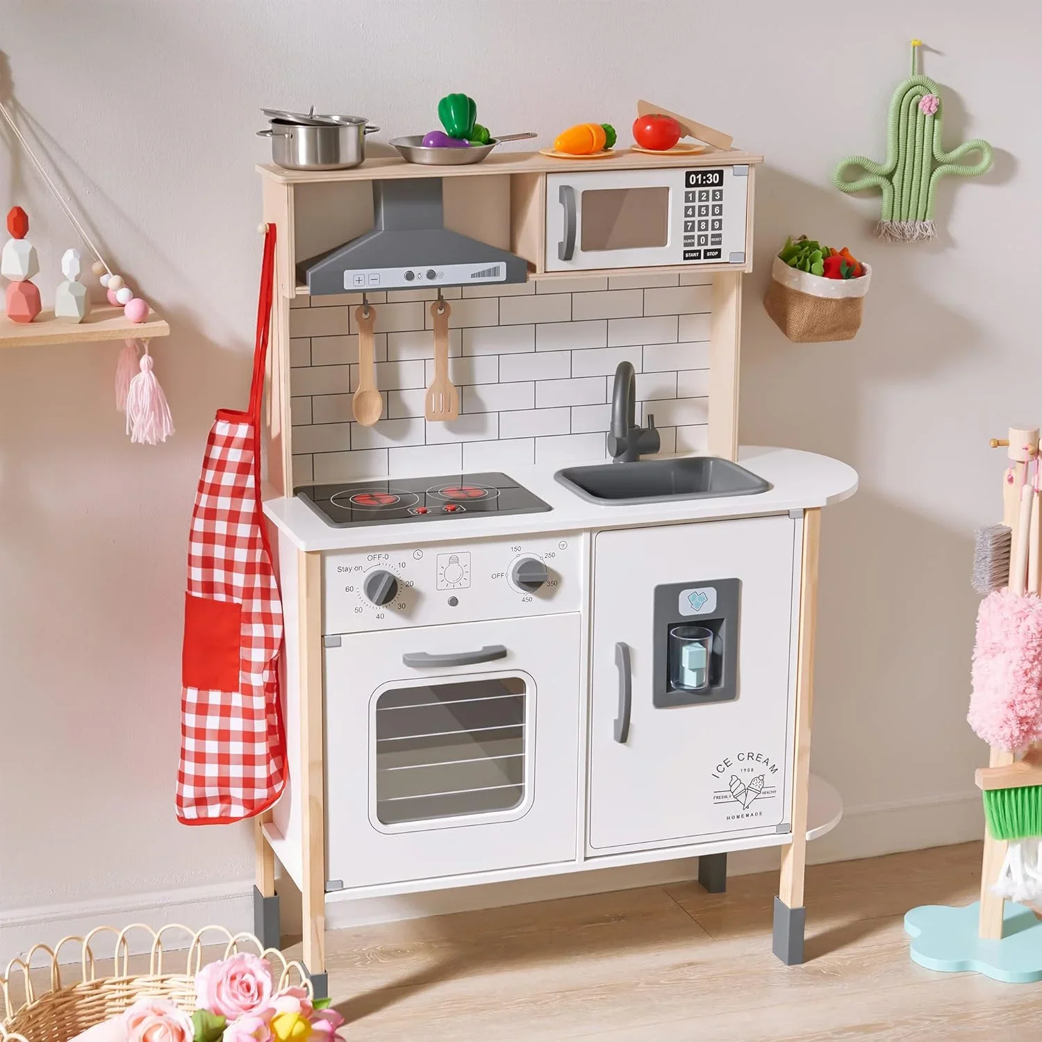 Children's small land play kitchen, wooden children's play kitchen toy set